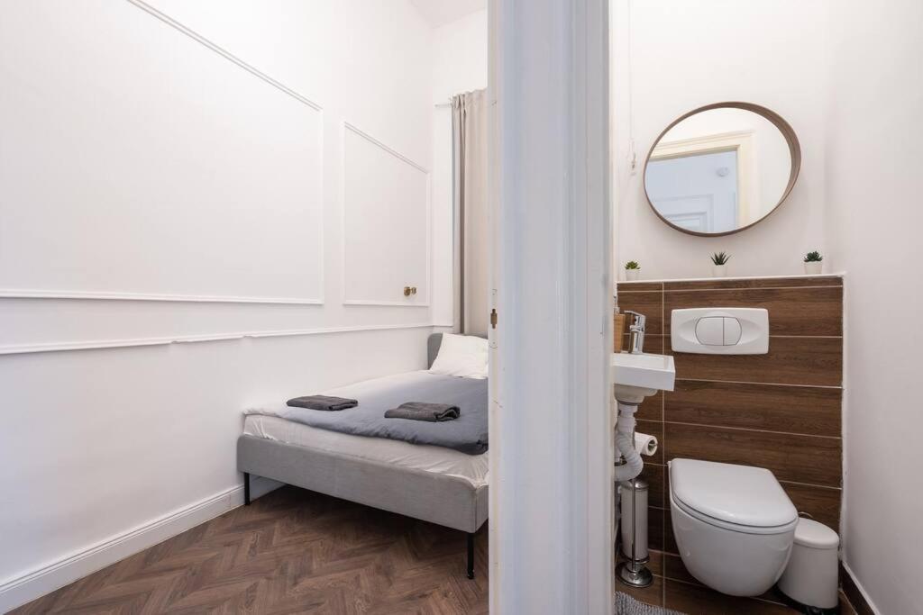 Stylish Apartment In The City Center Budapest Exterior photo