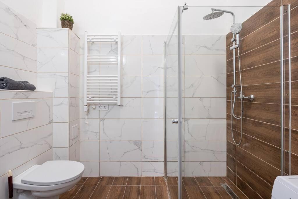 Stylish Apartment In The City Center Budapest Exterior photo