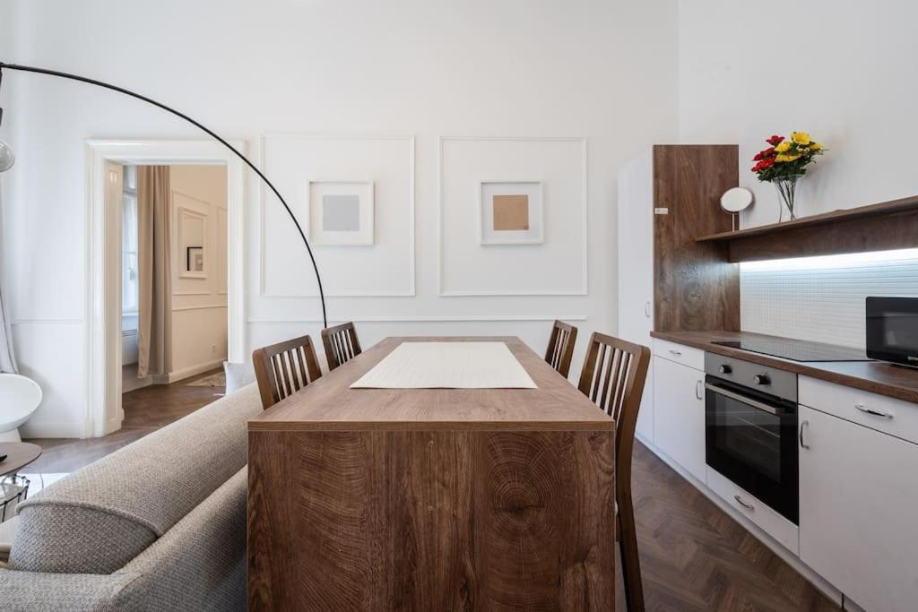 Stylish Apartment In The City Center Budapest Exterior photo