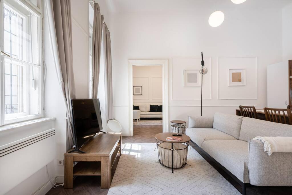Stylish Apartment In The City Center Budapest Exterior photo