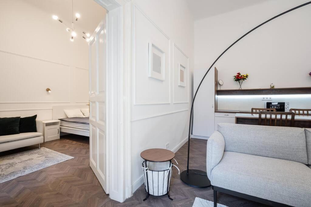 Stylish Apartment In The City Center Budapest Exterior photo